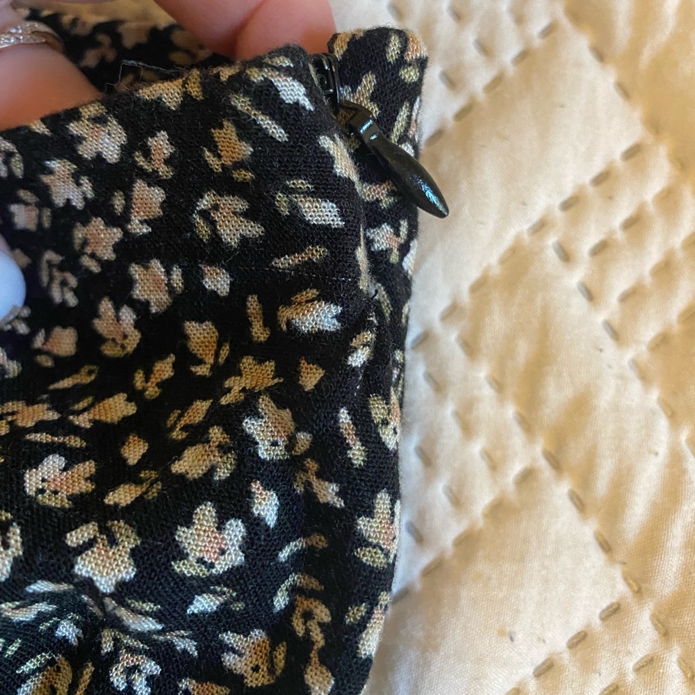 FLORAL MINI SKIRT (BLACK) - Picture 7 of 10